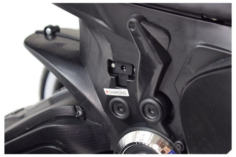 DUŻY MOTOR ŚCIGACZ STRONG 2 EXCLUSIVE, ŚWIECĄCE KOŁA, 2 KOŁOWY/HT6188-2 DUŻY MOTOR ŚCIGACZ STRONG 2 EXCLUSIVE, ŚWIECĄCE KOŁA, 2 KOŁOWY/HT6188-2