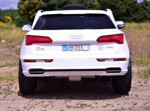 AUDI Q5 , MIĘKKIE KOŁA, MIĘKKIE SIEDZENIE, RADIO FM, BLUETOOTH - PEŁNA OPCJA/S305 AUDI Q5 , MIĘKKIE KOŁA, MIĘKKIE SIEDZENIE, RADIO FM, BLUETOOTH - PEŁNA OPCJA/S305