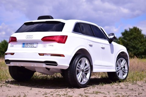 AUDI Q5 , MIĘKKIE KOŁA, MIĘKKIE SIEDZENIE, RADIO FM, BLUETOOTH - PEŁNA OPCJA/S305 AUDI Q5 , MIĘKKIE KOŁA, MIĘKKIE SIEDZENIE, RADIO FM, BLUETOOTH - PEŁNA OPCJA/S305