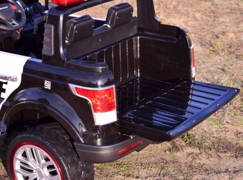 JEEP POLICJA 4X4, 2x12V Z AMORTYZATORAMI, PILOT, REDUKTOR/ XMX-601 JEEP POLICJA 4X4, 2x12V Z AMORTYZATORAMI, PILOT, REDUKTOR/ XMX-601