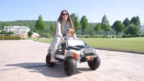 MEGA JEEP 4 SPEED DLA DZIECKA I DLA RODZICA 4x4, DO 100 kg - STEROWANIE TELEFONEM, WALIZKA - HIT/XB1118 MEGA JEEP 4 SPEED DLA DZIECKA I DLA RODZICA 4x4, DO 100 kg - STEROWANIE TELEFONEM, WALIZKA - HIT/XB1118