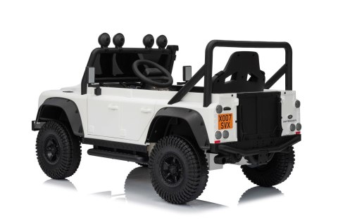 Pojazd Land Rover Defender 110 SVX Concept Biały