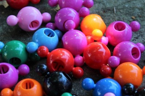 Klocki konstrukcyjne Loowi kulki zielone 125 elementów 4+