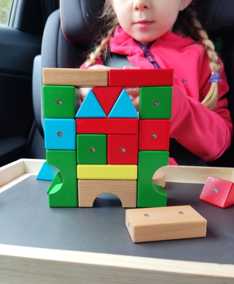 Drewniane klocki magnetyczne WABI zestaw edukacyjny 120 elementów z tacką 3+