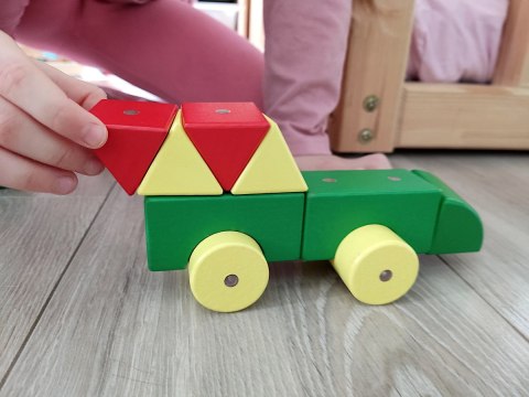 Drewniane klocki magnetyczne WABI zestaw edukacyjny 120 elementów z tacką 3+