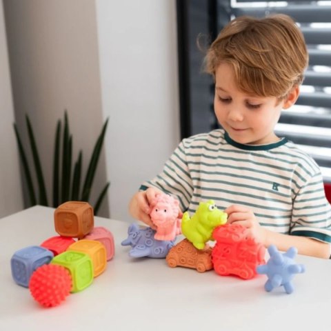 Duży zestaw zabawek sensorycznych z pojazdami - 14 el.