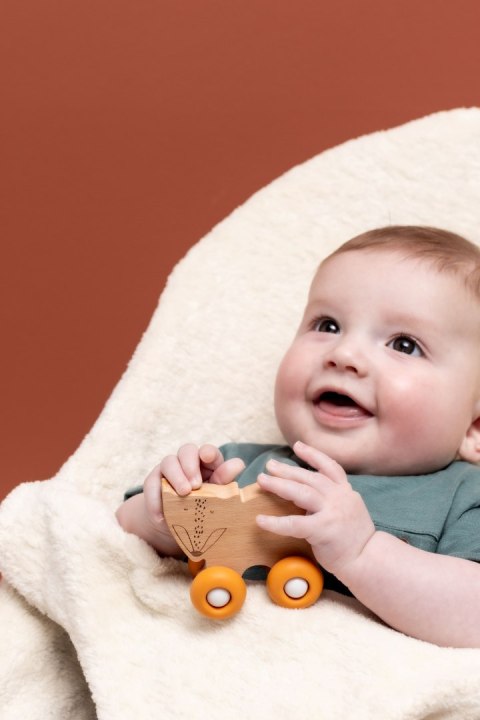 Drewniany samochód z silikonowymi kołami - Lis Trixie Baby