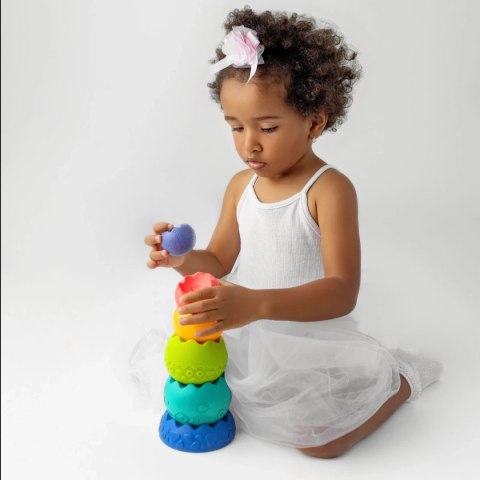 Pastelowa piramida sensoryczna do układania 6m+ Mom's Care