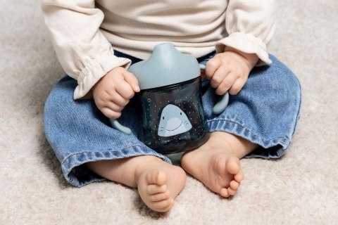 Kubek niekapek z uchwytami dla dzieci - Rekin Trixie Baby