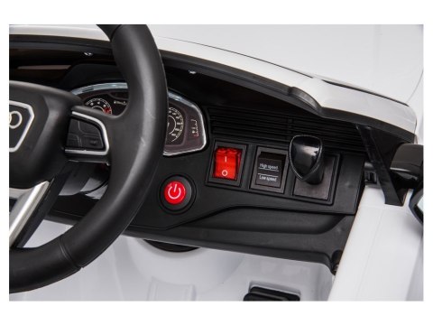 Samochód na akumulator Audi RS Q8 biały Samochód na akumulator Audi RS Q8 biały