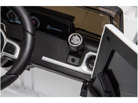 Samochód na akumulator Mercedes G500 biały Samochód na akumulator Mercedes G500 biały