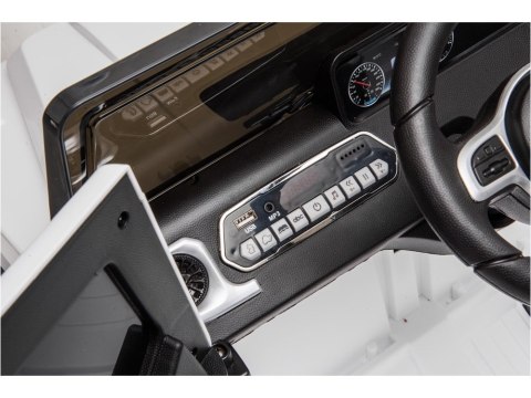 Samochód na akumulator Mercedes G500 biały Samochód na akumulator Mercedes G500 biały