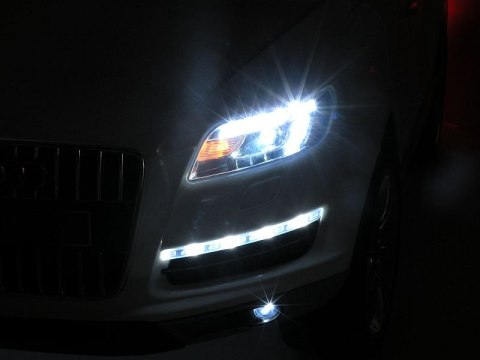 ORYGINALNE AUDI Q7 DWA SILNIKI, AMORTYZATORY PILOT, LICENCJA, 3 PRĘDKOŚCI ORYGINALNE AUDI Q7 DWA SILNIKI, AMORTYZATORY PILOT, LICENCJA, 3 PRĘDKOŚCI